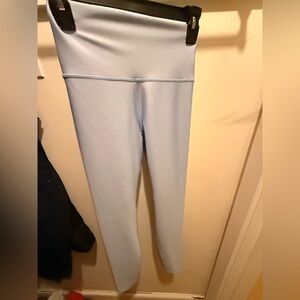 All Yoga High-Waisted Airlift 7/8 Leggings in Seashell Blue (Never Worn)